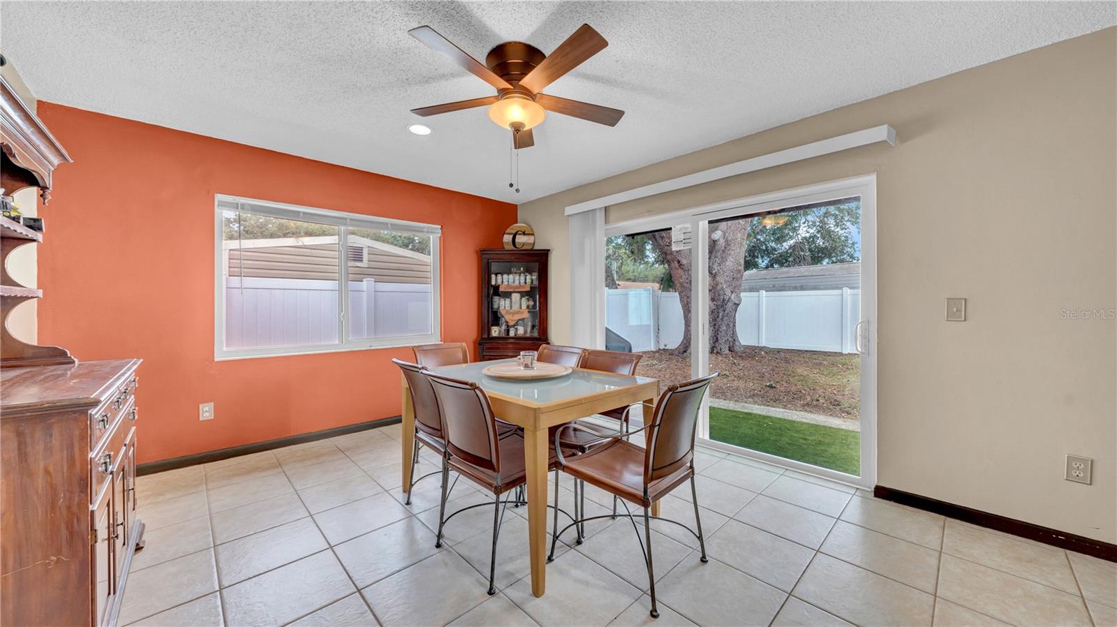 Image 12 of 26 For 812 Regent Circle S