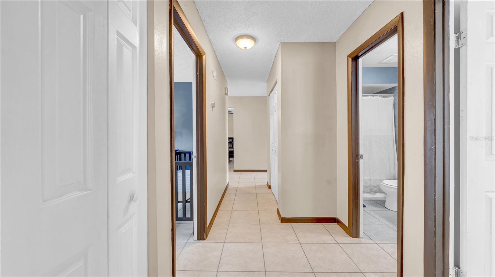 Image 14 of 26 For 812 Regent Circle S