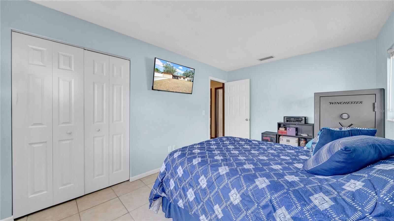 Image 19 of 26 For 812 Regent Circle S