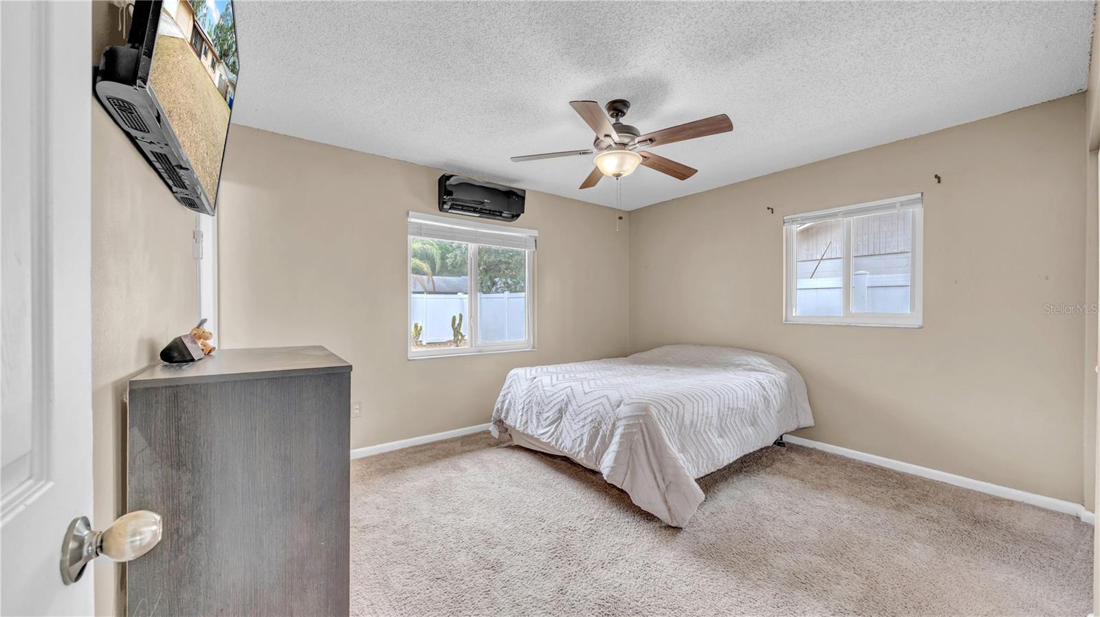Image 20 of 26 For 812 Regent Circle S