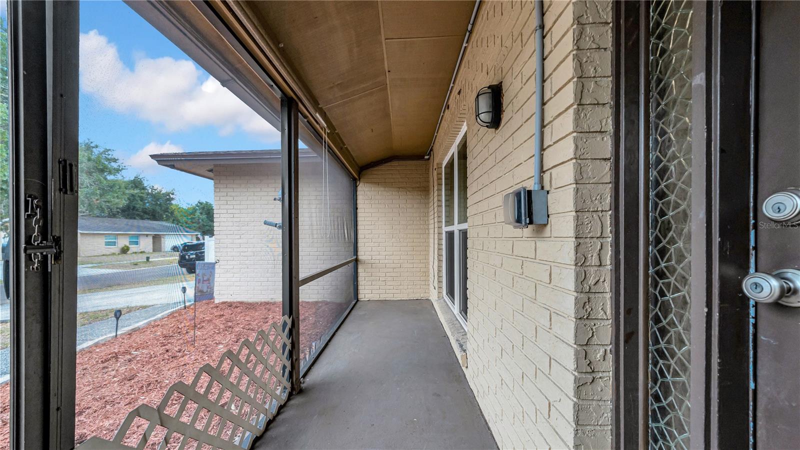 Image 3 of 26 For 812 Regent Circle S