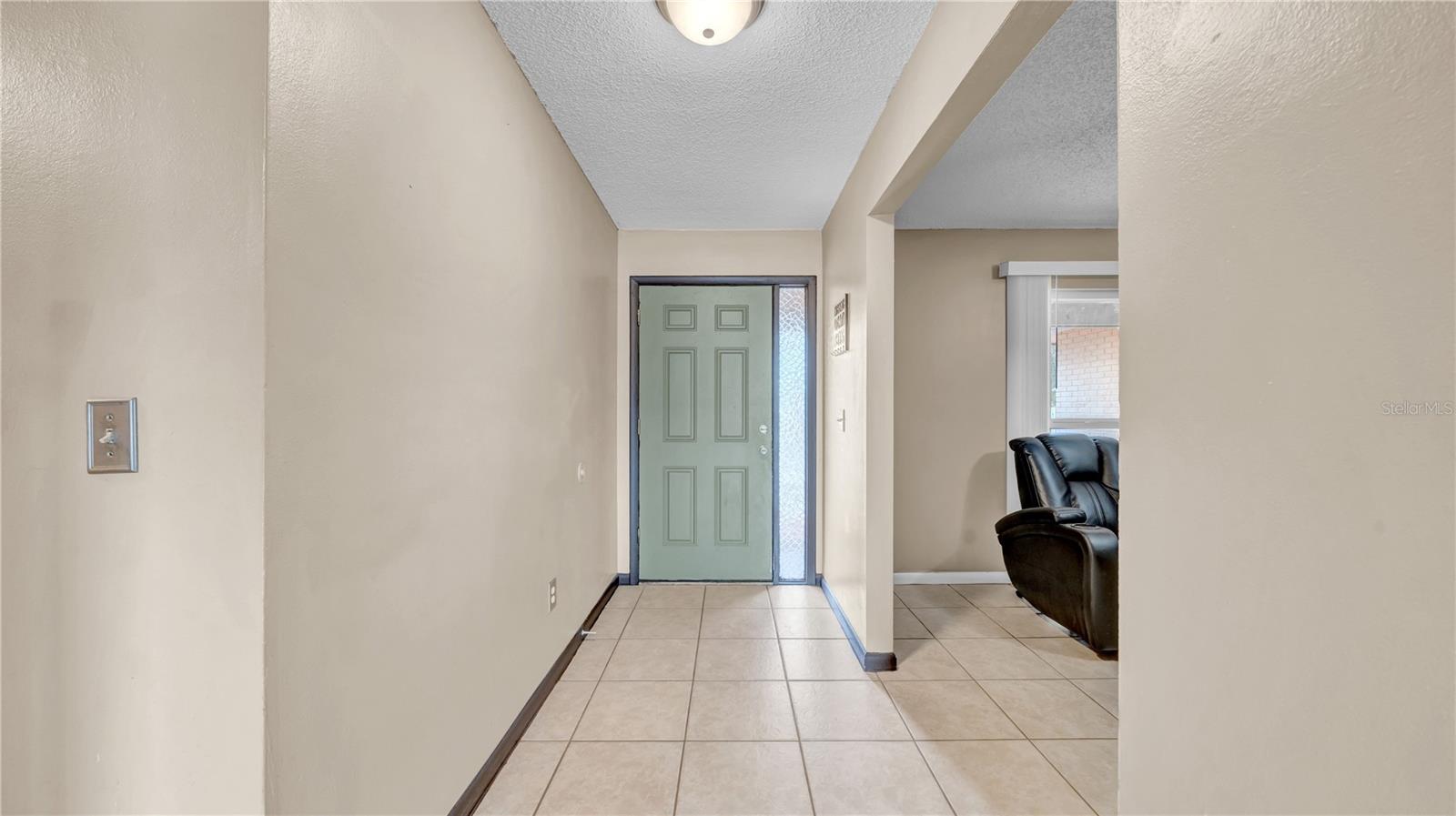 Image 4 of 26 For 812 Regent Circle S