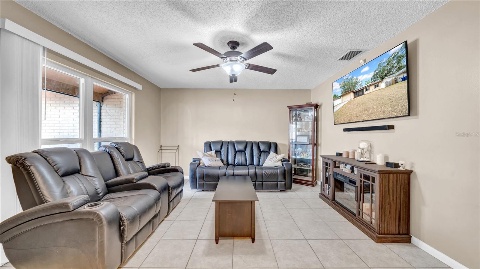 Image 5 of 26 For 812 Regent Circle S