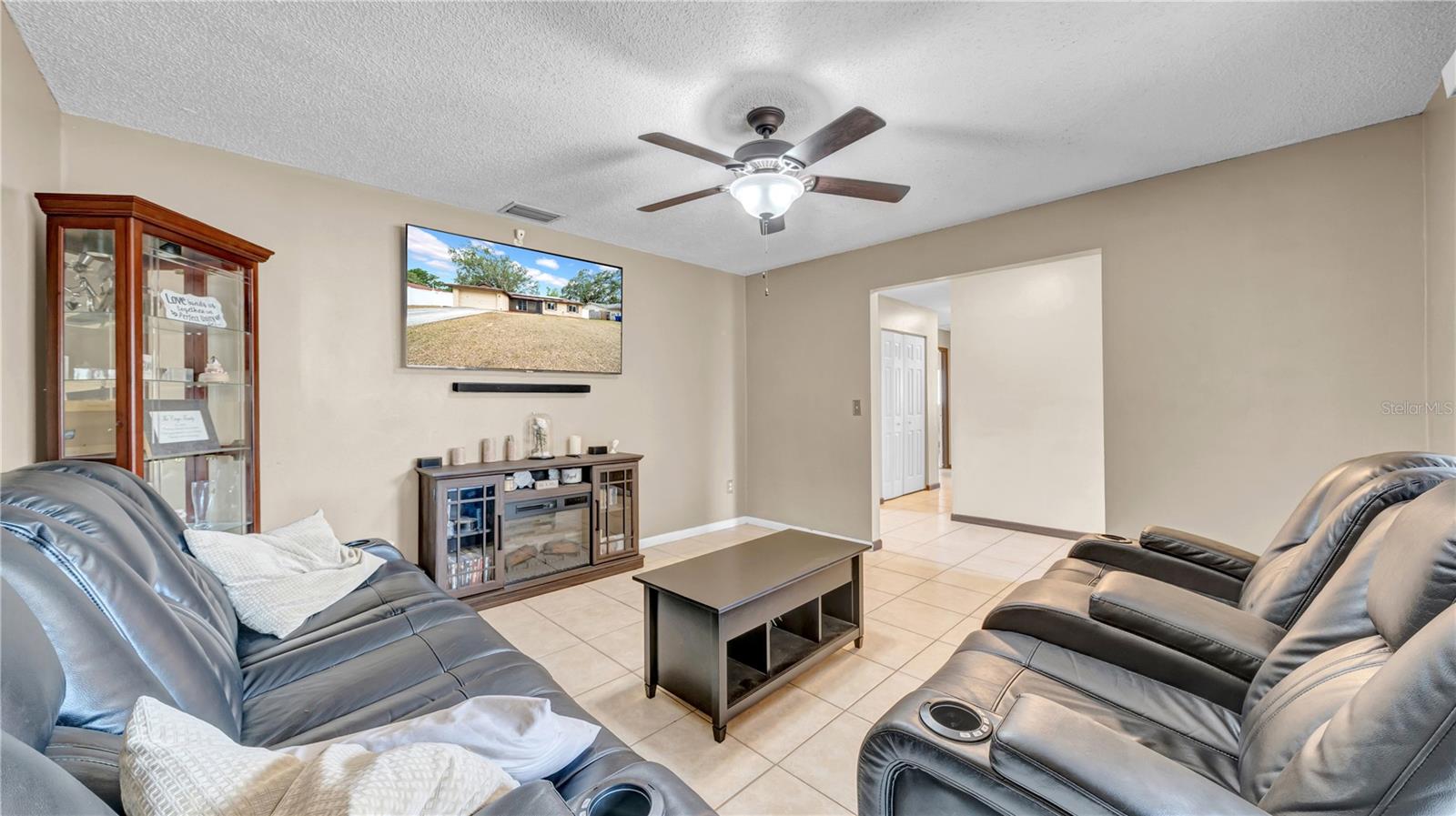 Image 6 of 26 For 812 Regent Circle S