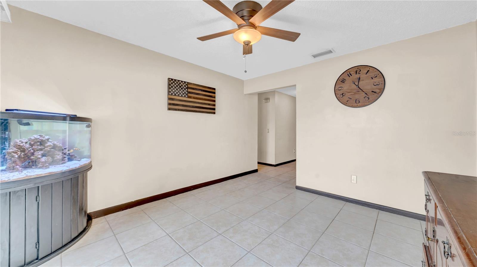 Image 9 of 26 For 812 Regent Circle S