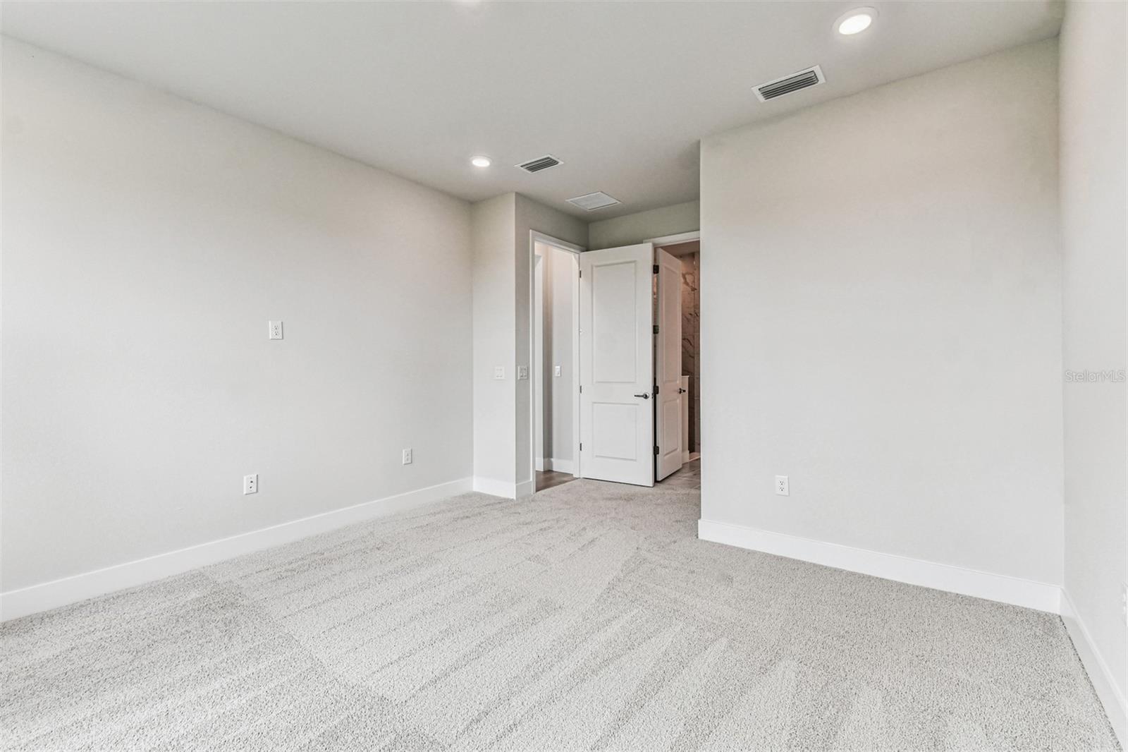 Image 20 of 58 For 648 Allora Avenue