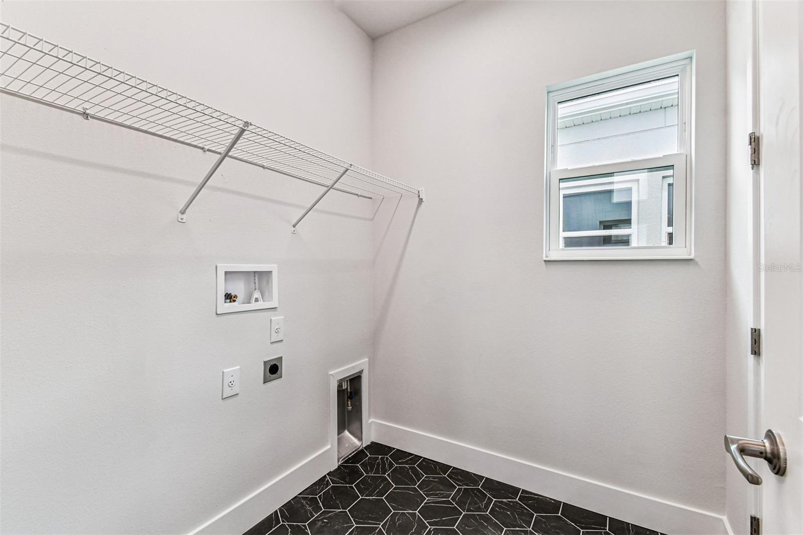 Image 40 of 58 For 648 Allora Avenue