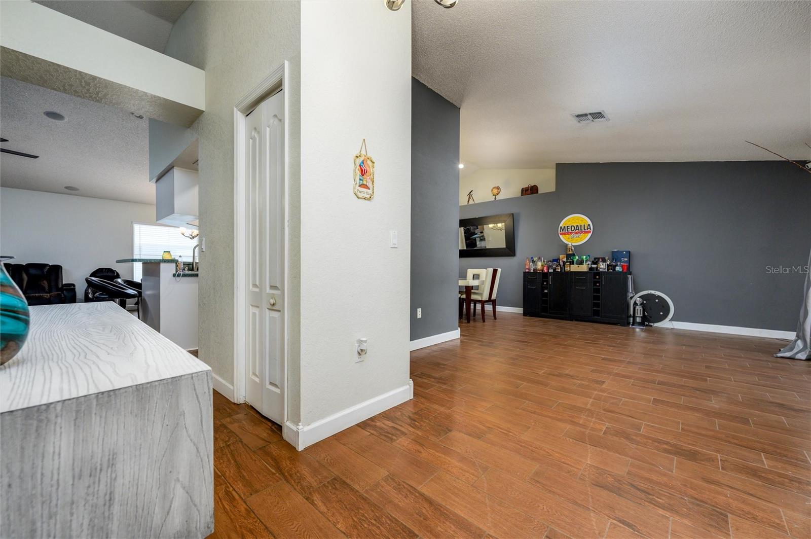 Image 7 of 38 For 10149 Briar Circle