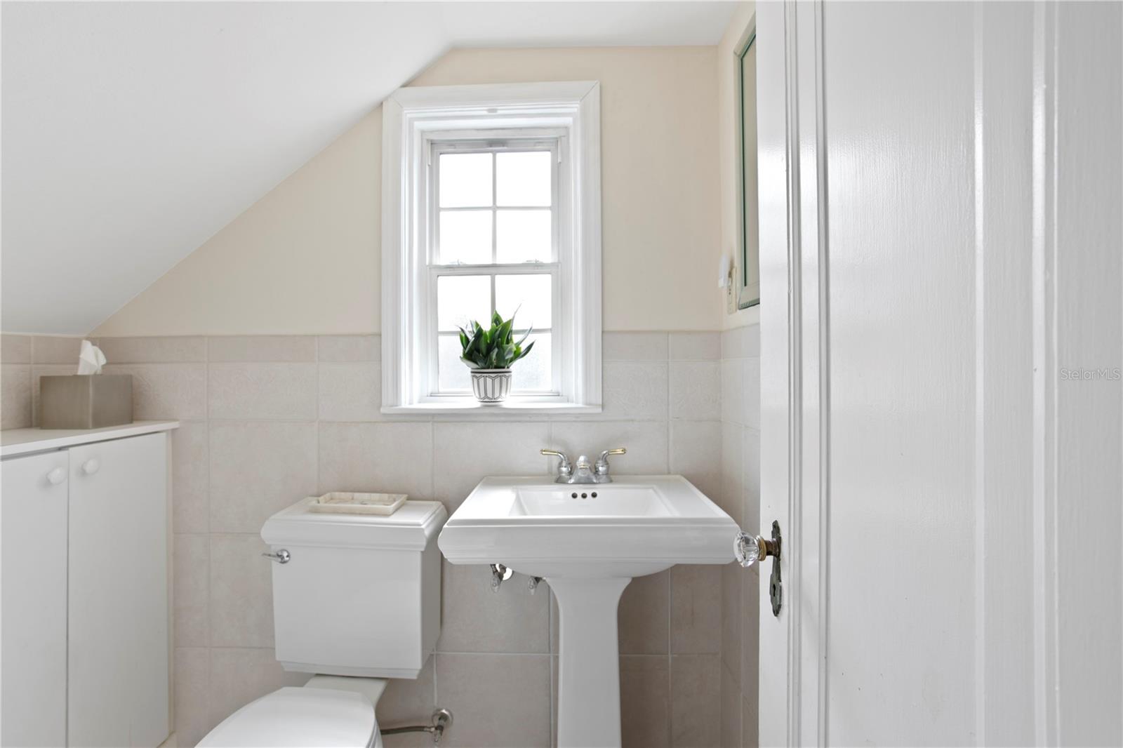 Image 21 of 55 For 126 14th Avenue Ne