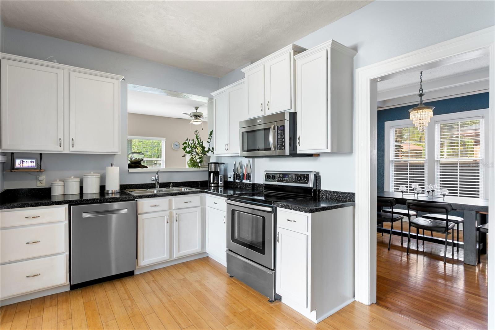 Image 25 of 55 For 126 14th Avenue Ne