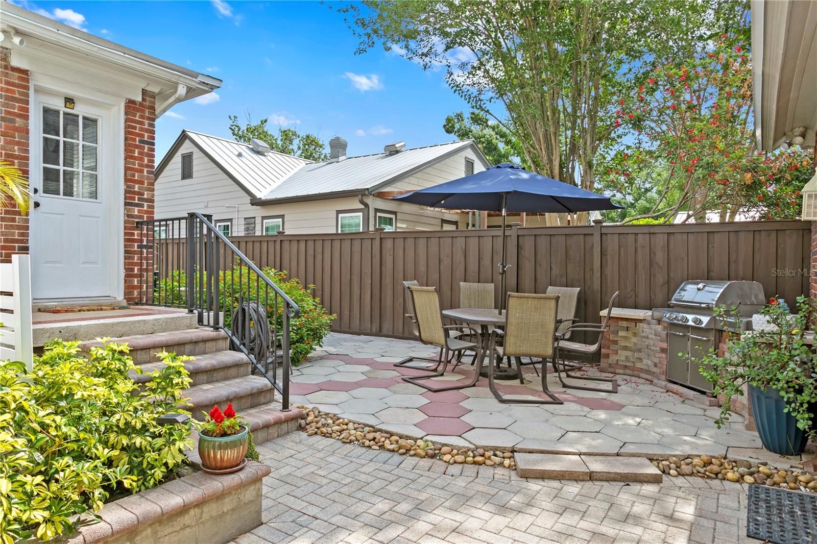 Image 8 of 55 For 126 14th Avenue Ne