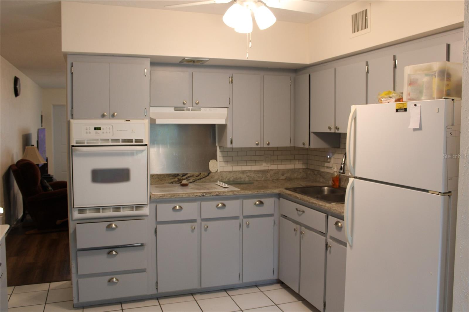 Listing photo id 11 for 2020 World Parkway Boulevard 12