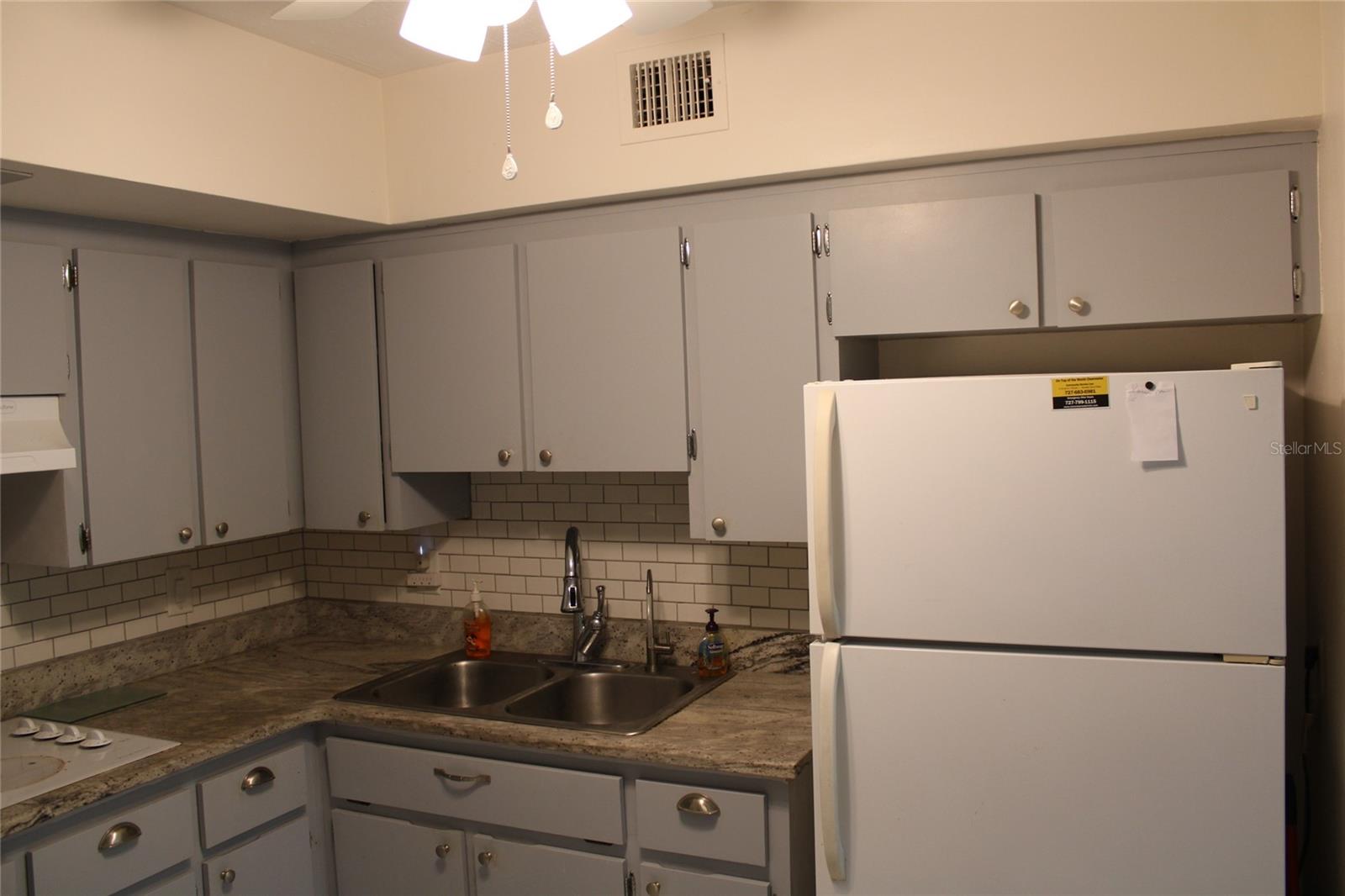 Listing photo id 12 for 2020 World Parkway Boulevard 12