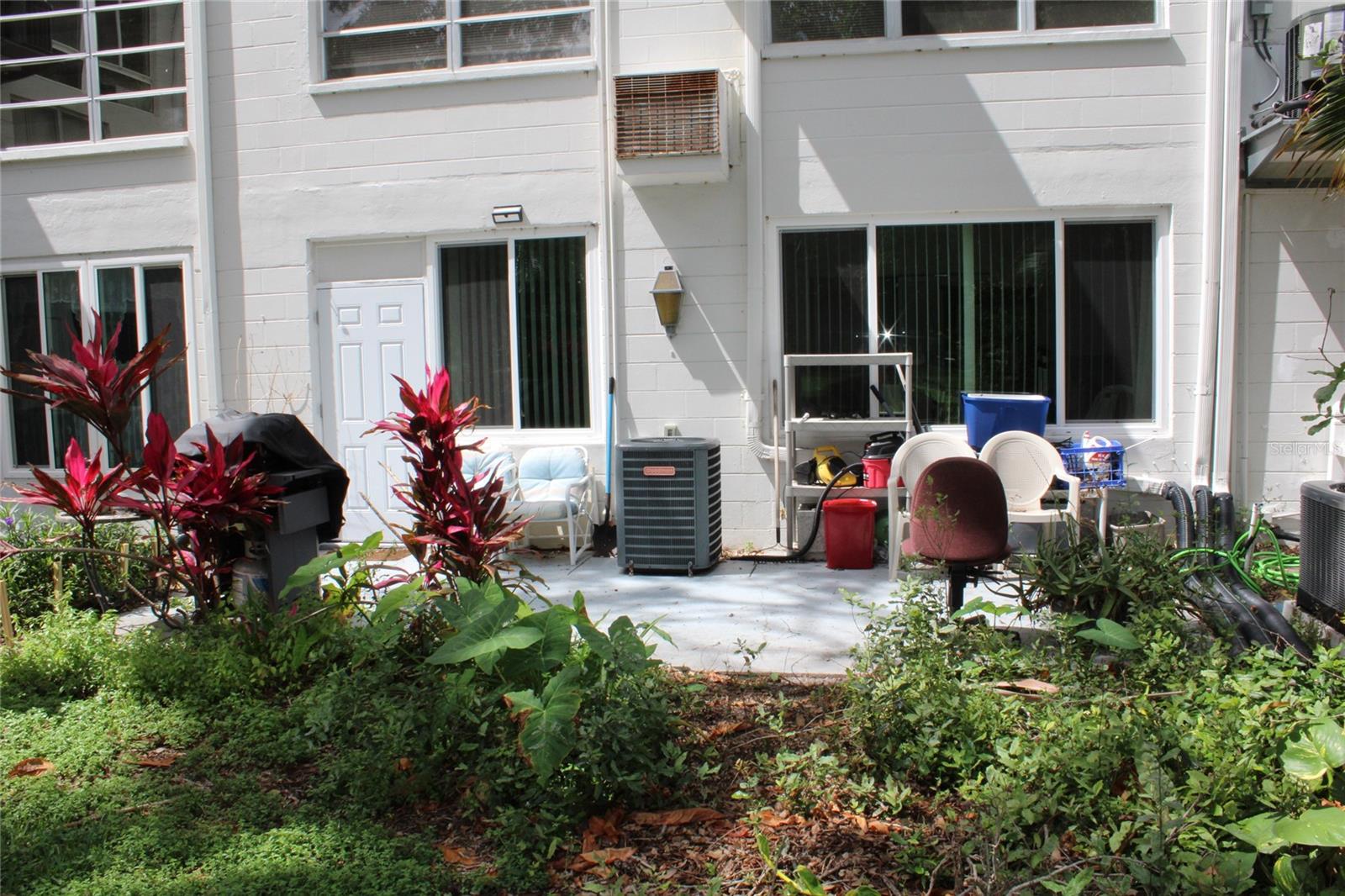 Listing photo id 16 for 2020 World Parkway Boulevard 12