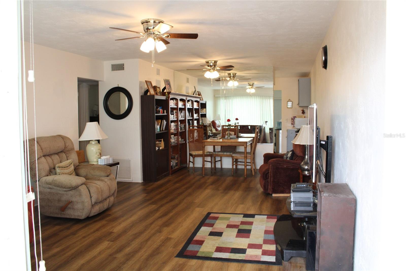 Listing photo id 0 for 2020 World Parkway Boulevard 12