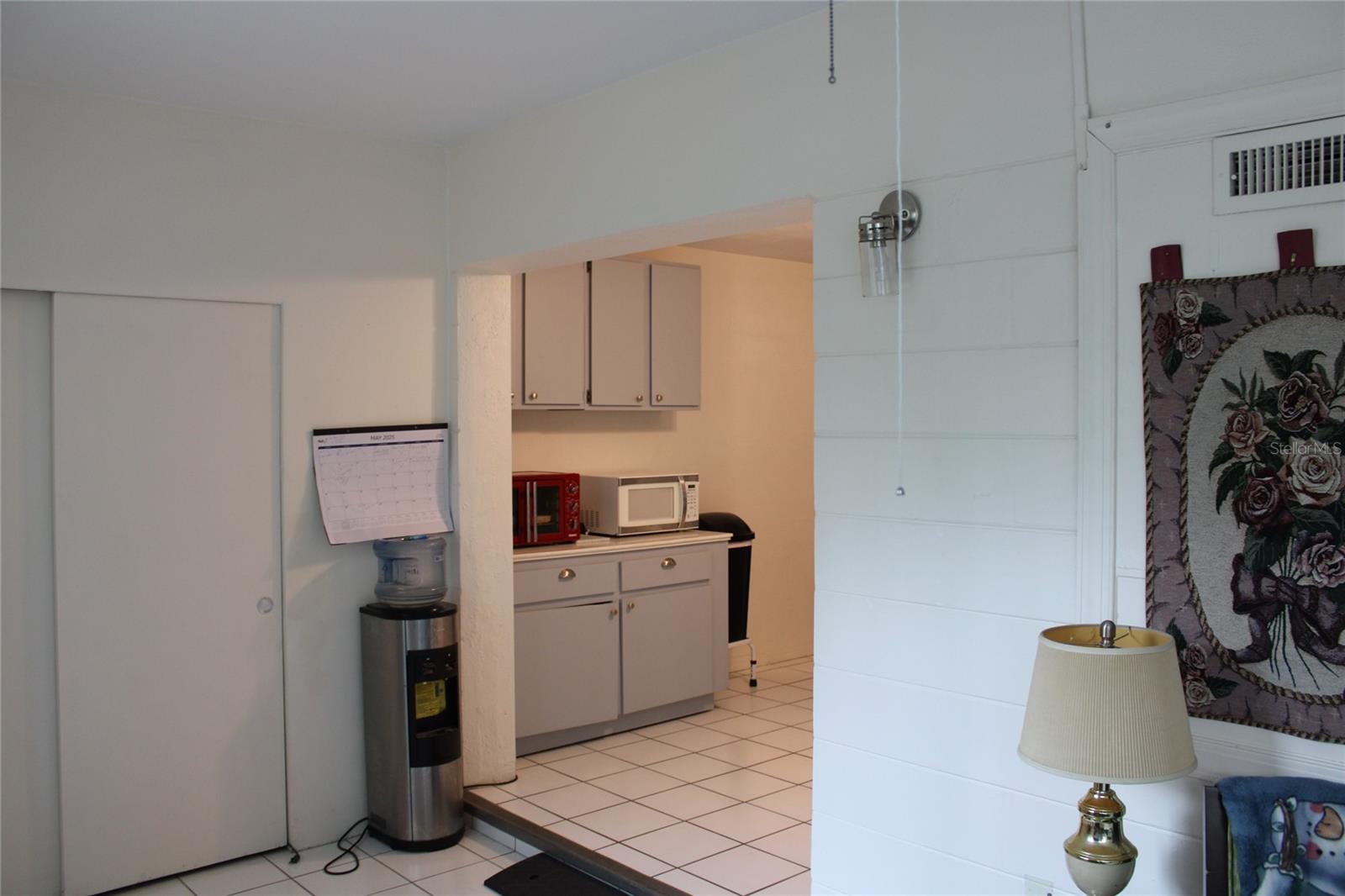 Listing photo id 19 for 2020 World Parkway Boulevard 12