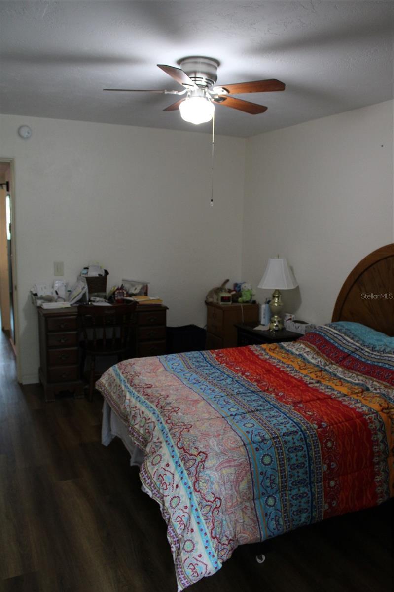 Listing photo id 24 for 2020 World Parkway Boulevard 12