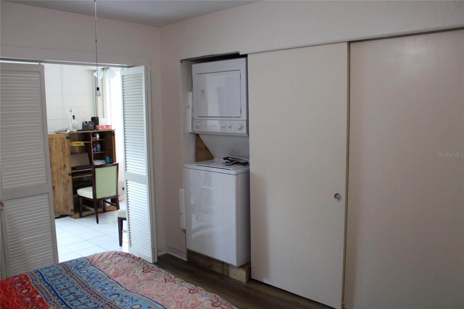 Listing photo id 26 for 2020 World Parkway Boulevard 12