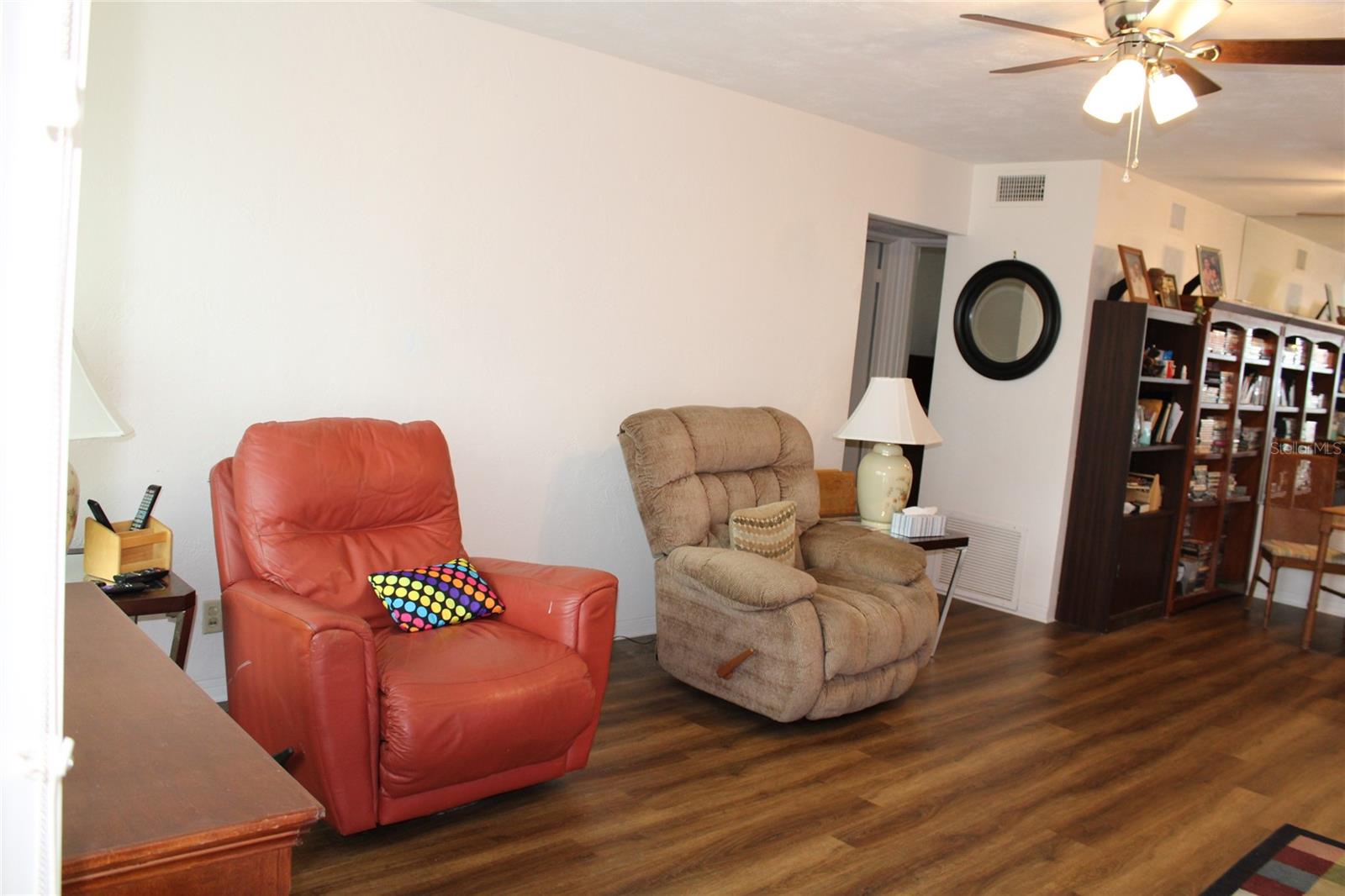 Listing photo id 1 for 2020 World Parkway Boulevard 12