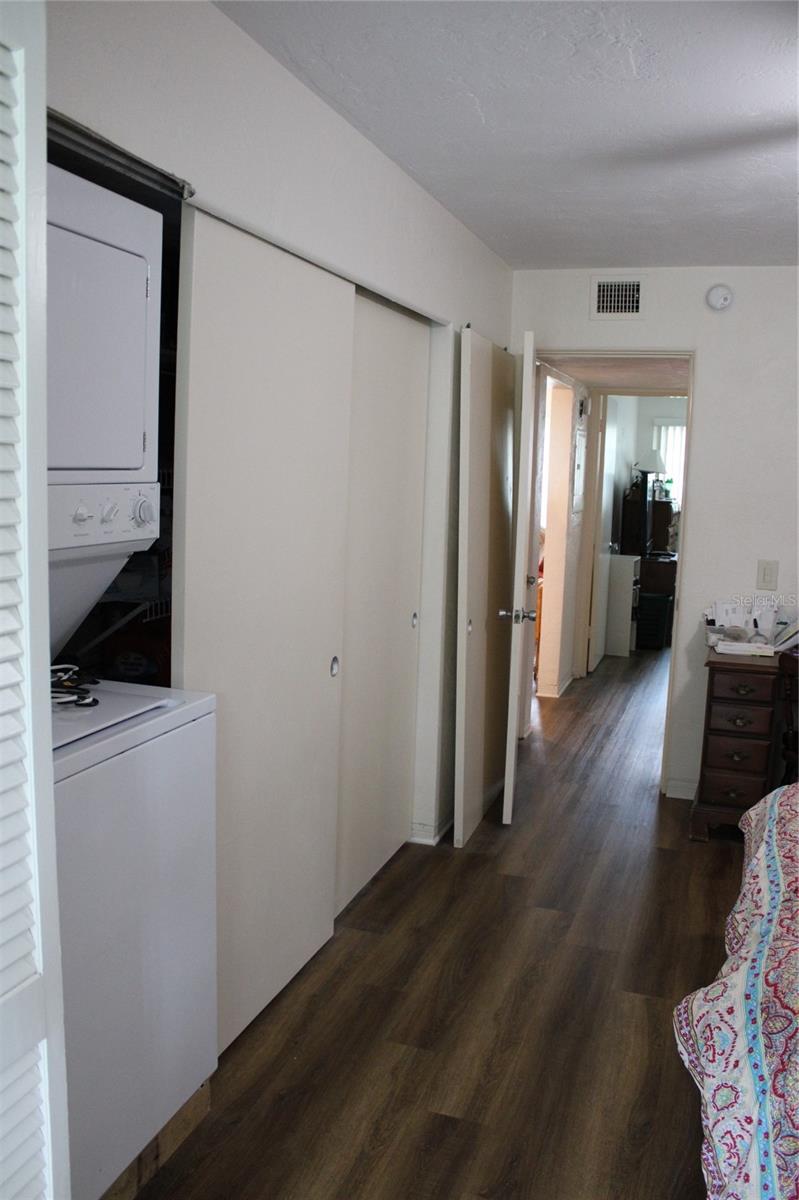 Listing photo id 28 for 2020 World Parkway Boulevard 12
