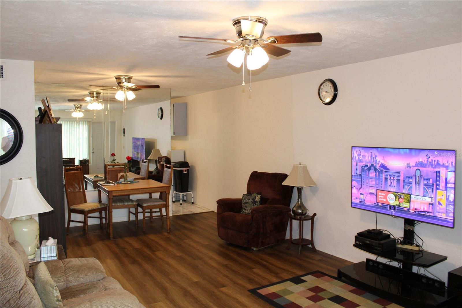 Listing photo id 2 for 2020 World Parkway Boulevard 12