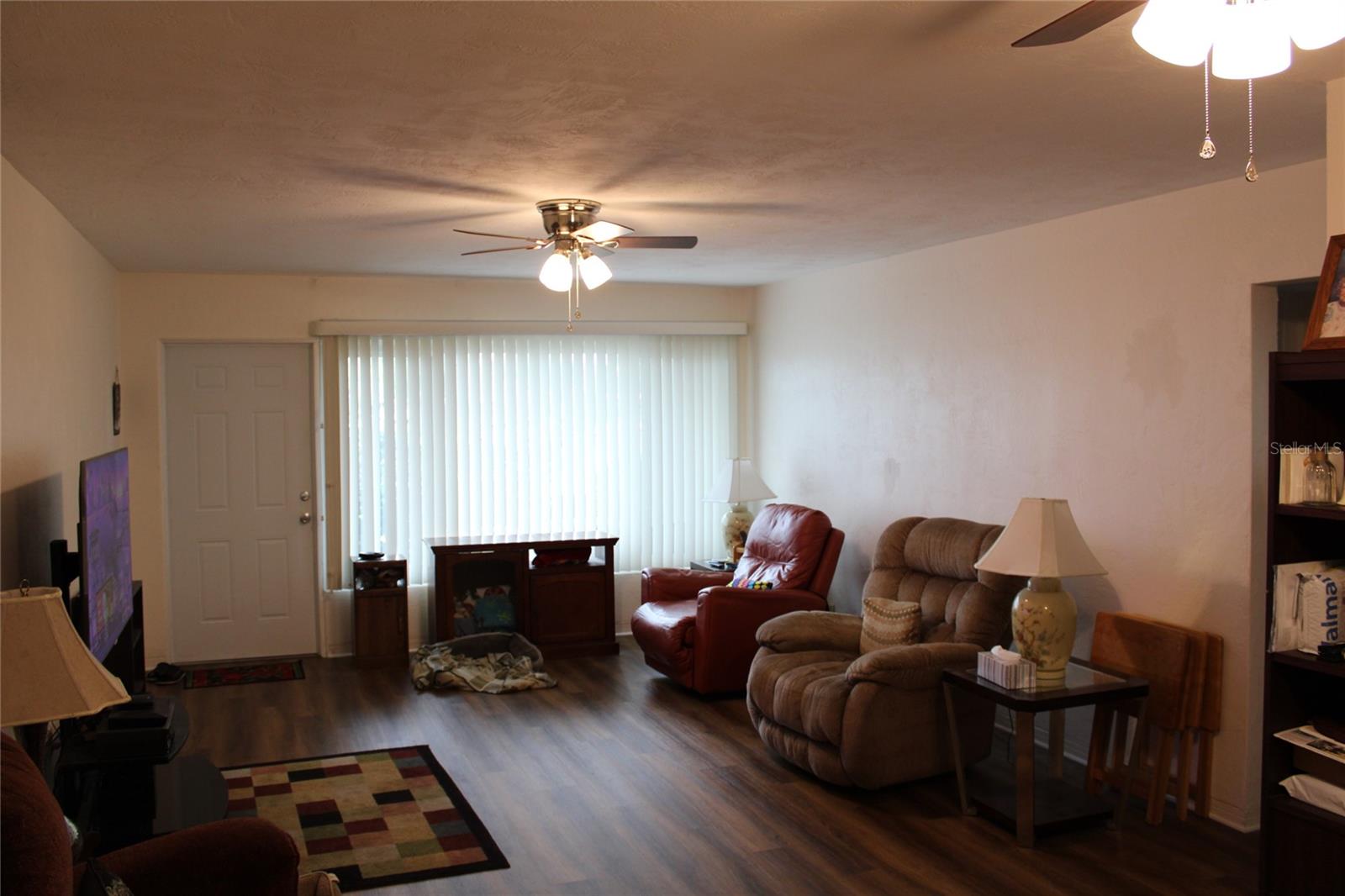 Listing photo id 3 for 2020 World Parkway Boulevard 12