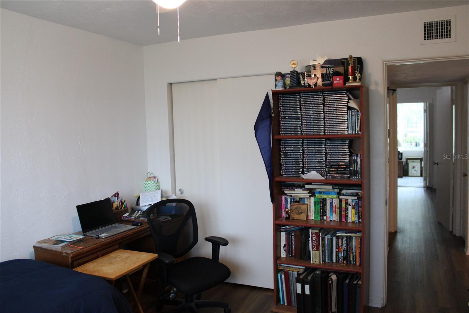 Listing photo id 6 for 2020 World Parkway Boulevard 12