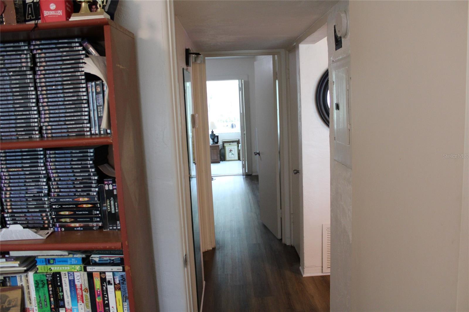 Listing photo id 7 for 2020 World Parkway Boulevard 12
