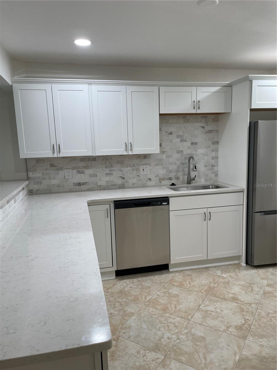 Image 4 of 30 For 845 Gulfview Boulevard 110