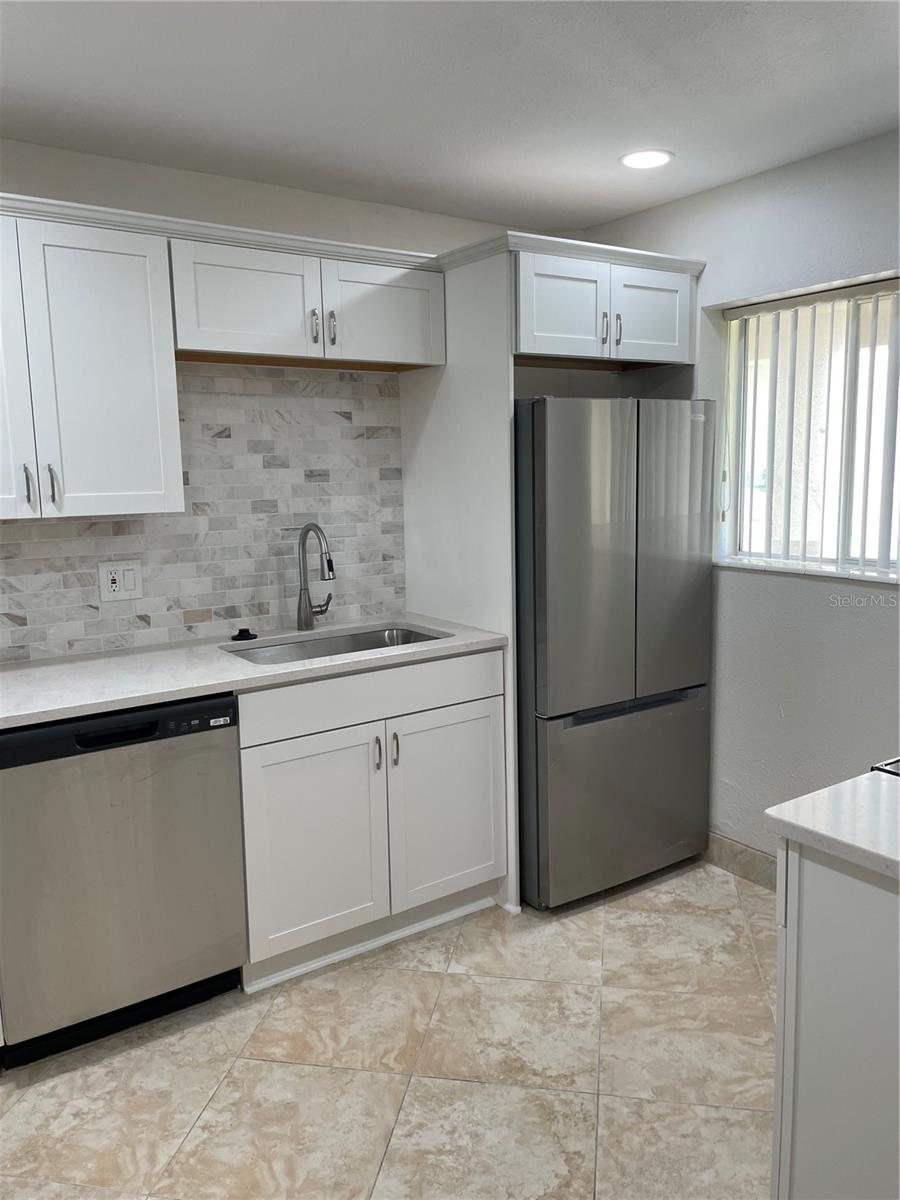Image 6 of 30 For 845 Gulfview Boulevard 110