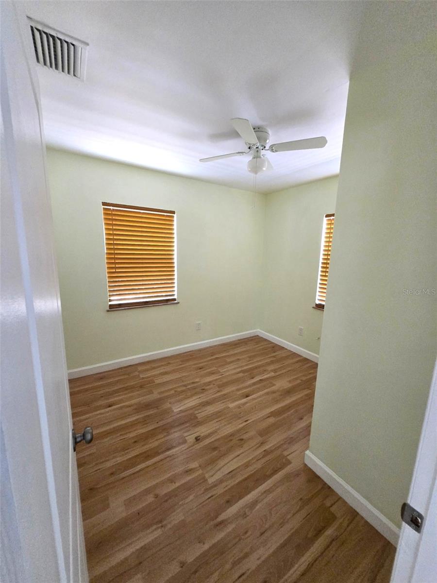 Image 6 of 13 For 1611 Canterbury Road N