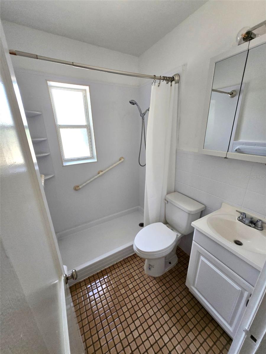 Image 7 of 13 For 1611 Canterbury Road N