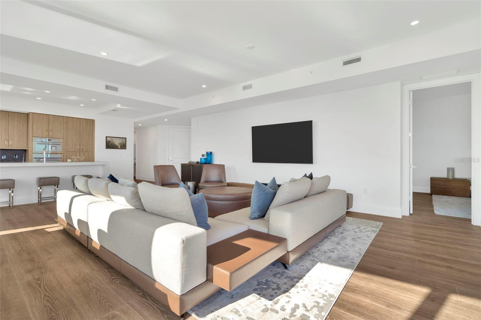 Image 12 of 48 For 2910 W Barcelona Street 1004