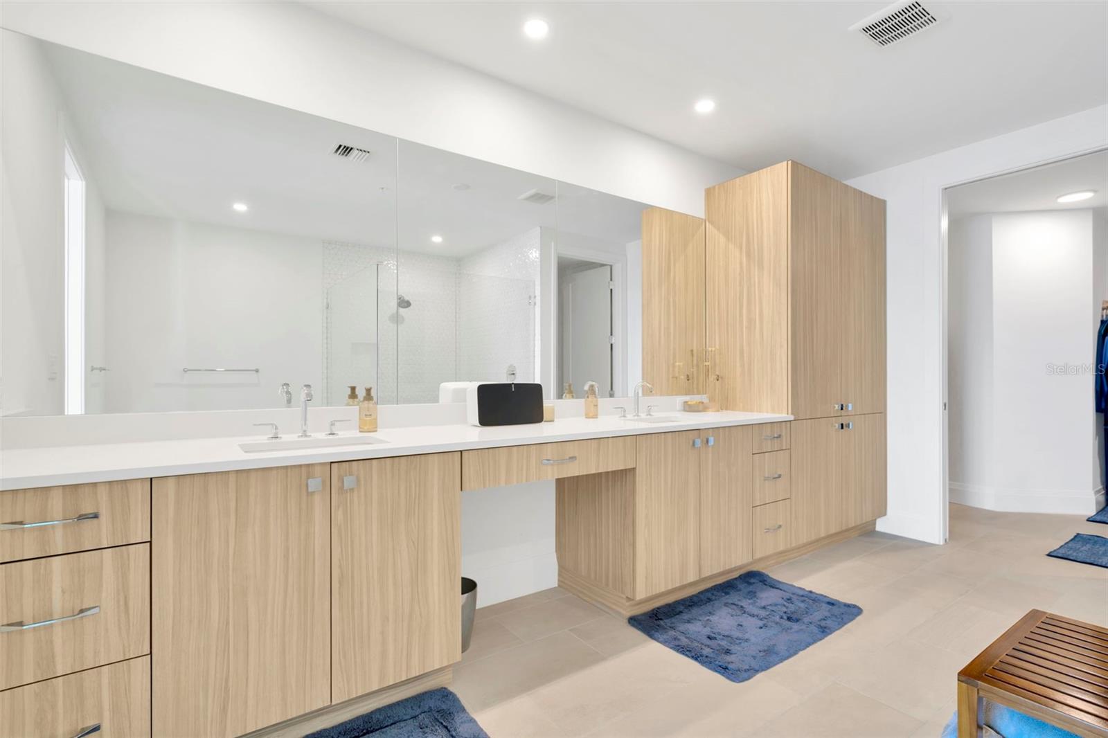 Image 18 of 48 For 2910 W Barcelona Street 1004