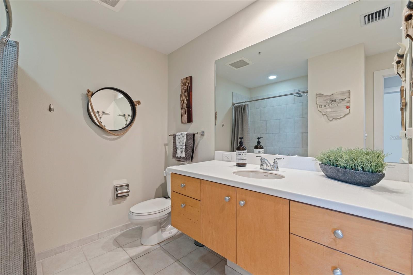 Image 24 of 45 For 1208 Kennedy Boulevard 831