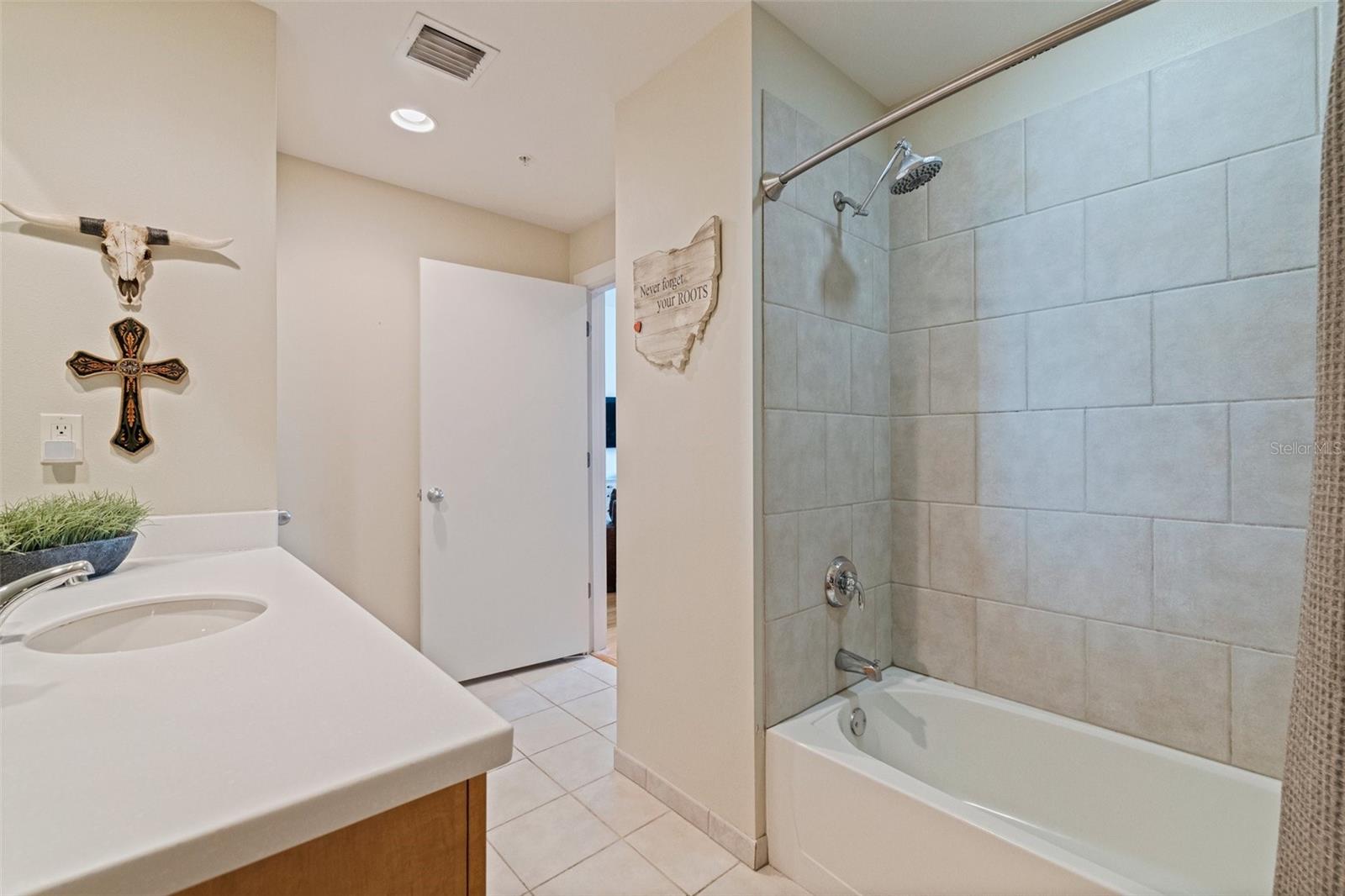 Image 25 of 45 For 1208 Kennedy Boulevard 831