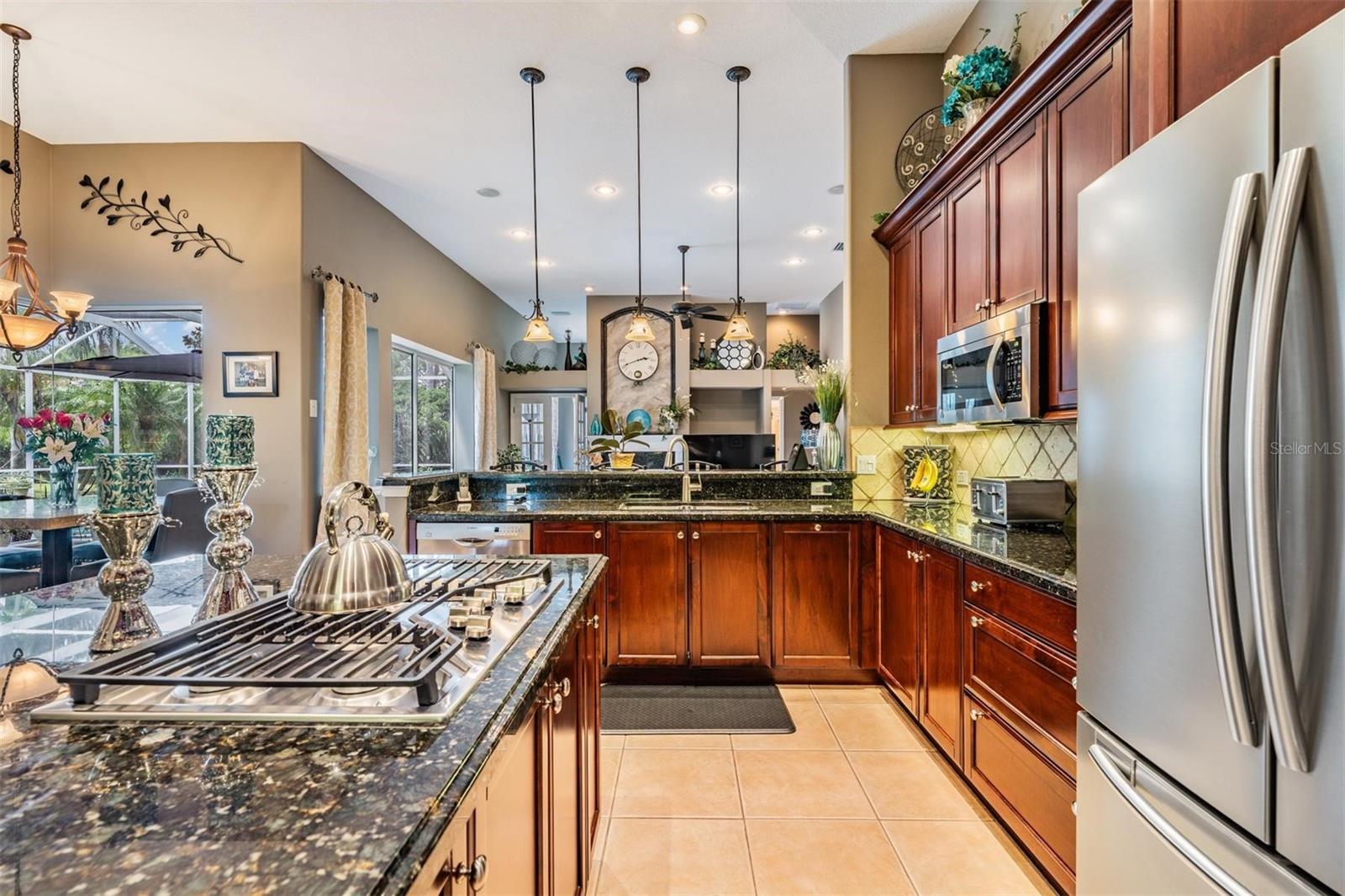 Listing photo id 10 for 3727 Janus Way