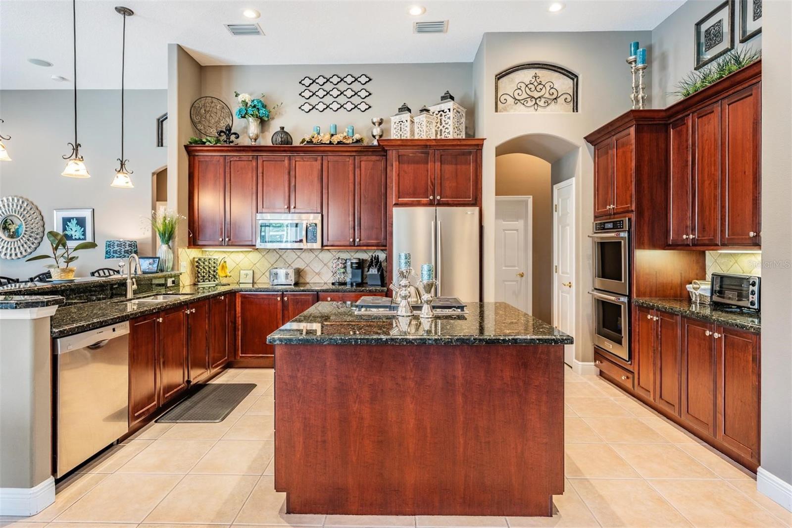 Listing photo id 11 for 3727 Janus Way