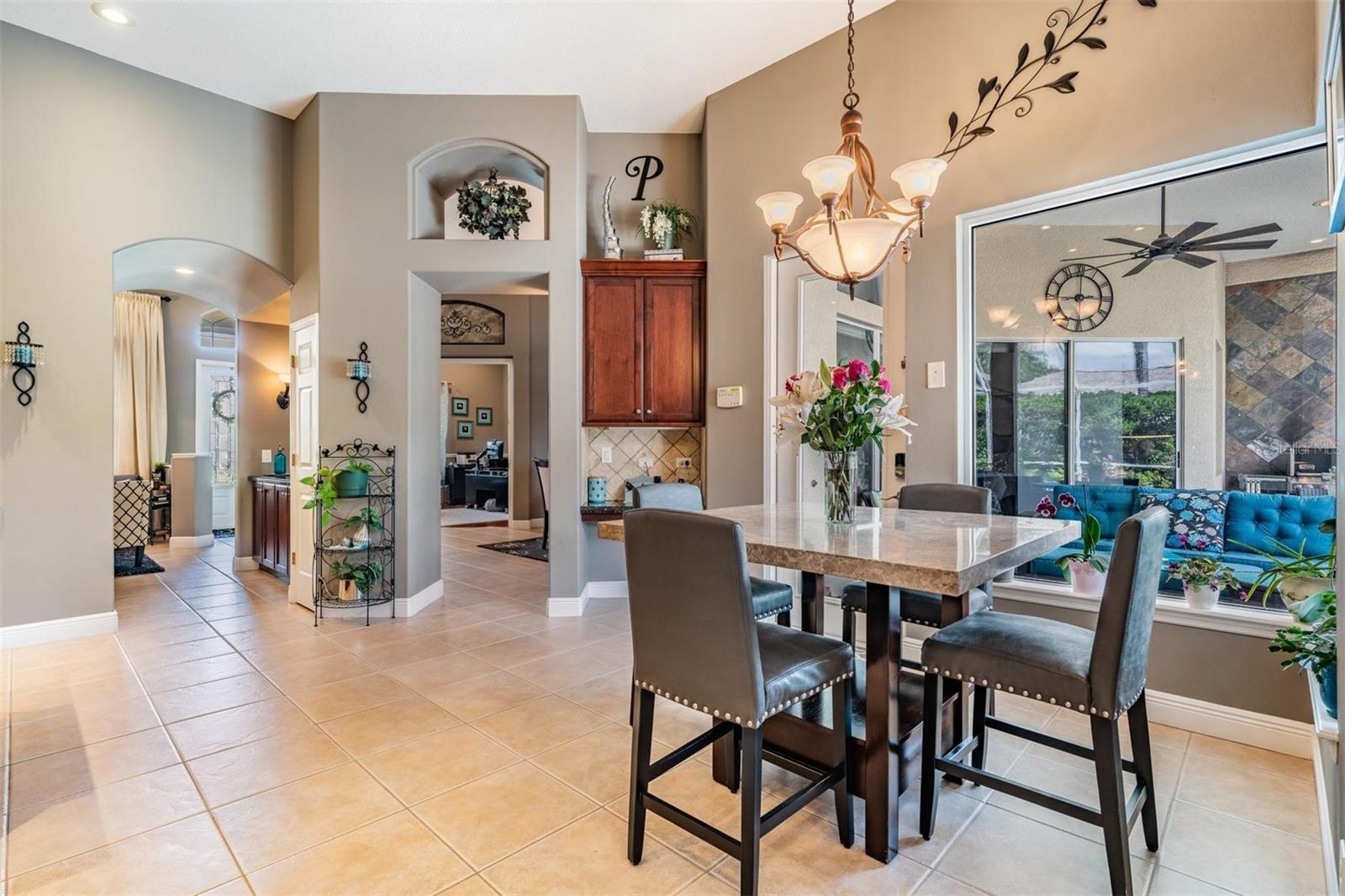 Listing photo id 14 for 3727 Janus Way