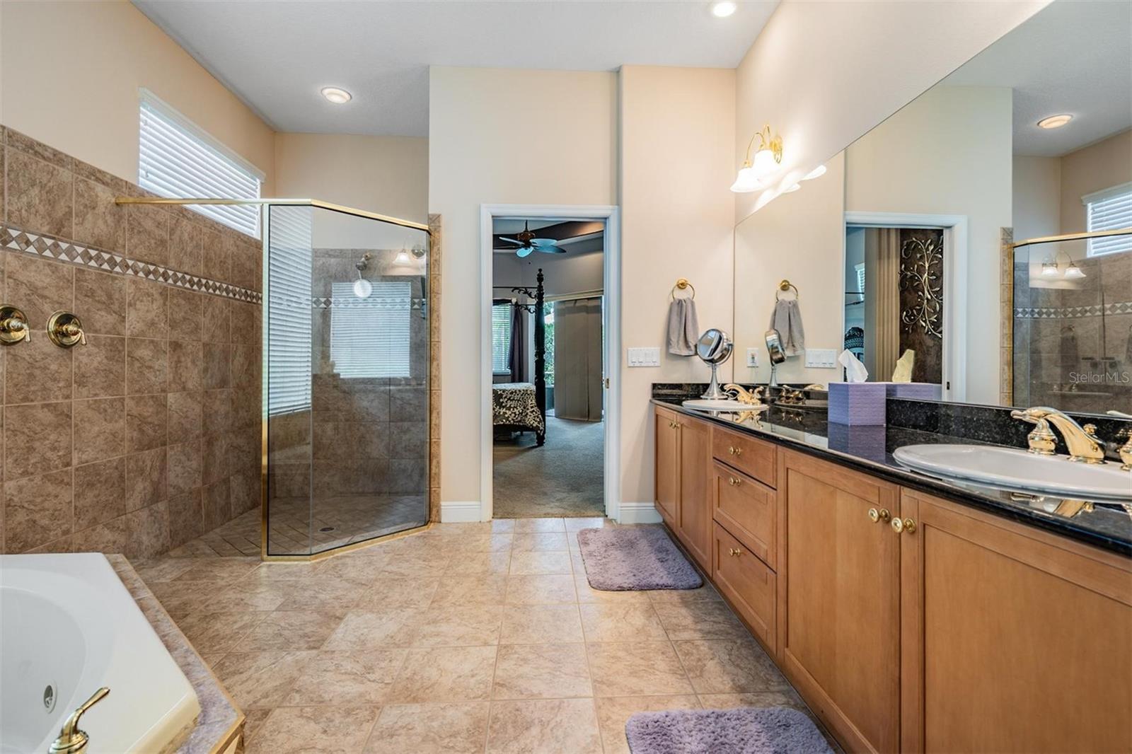Listing photo id 21 for 3727 Janus Way