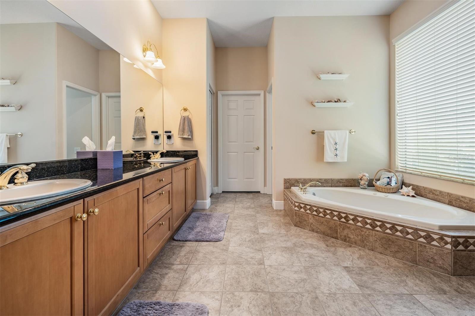Listing photo id 22 for 3727 Janus Way