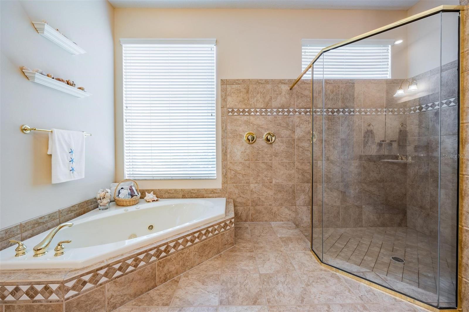 Listing photo id 23 for 3727 Janus Way