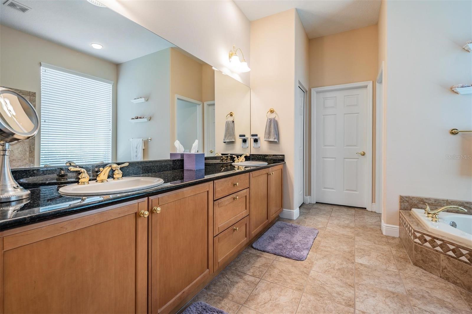 Listing photo id 24 for 3727 Janus Way