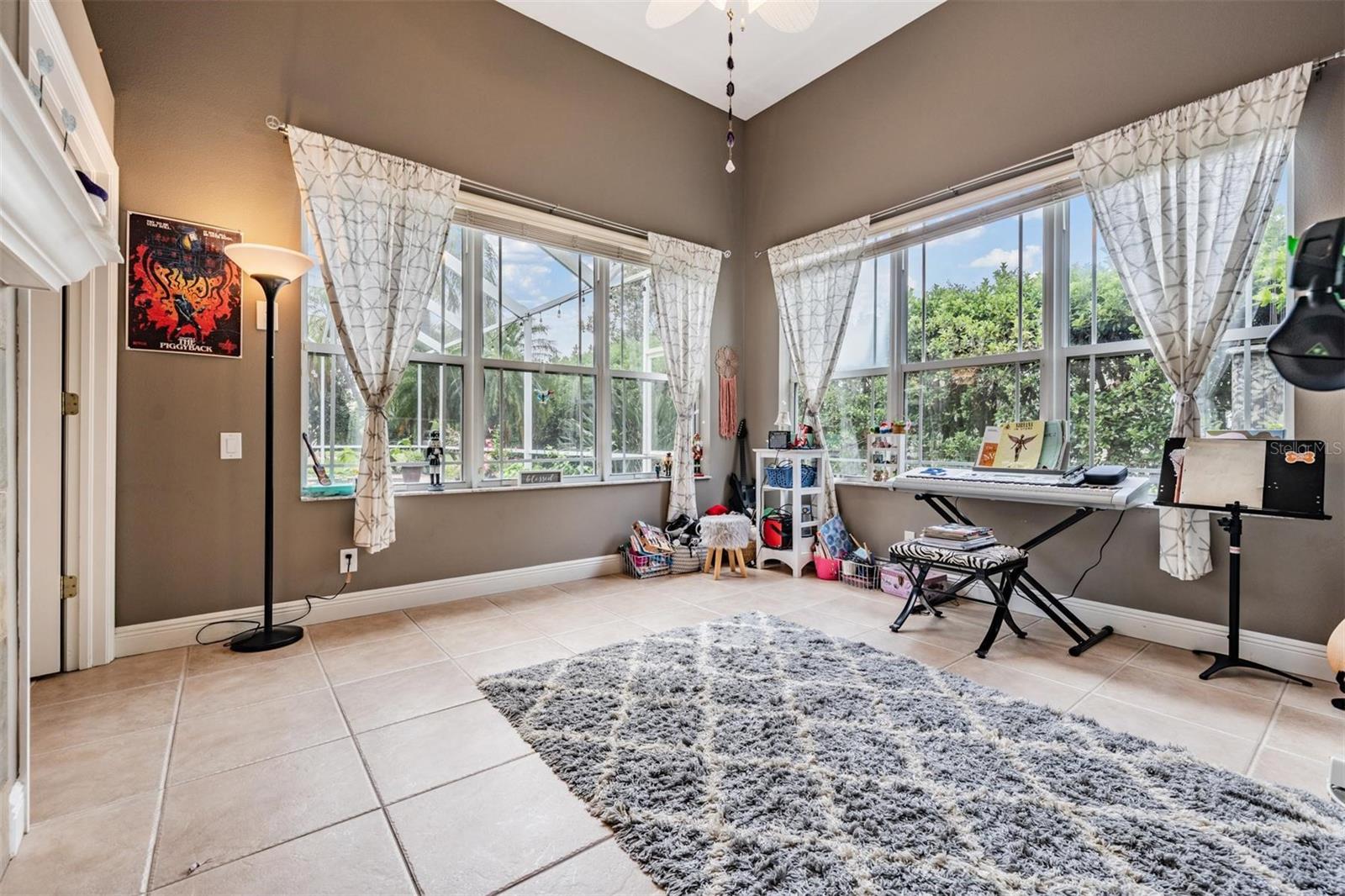 Listing photo id 32 for 3727 Janus Way