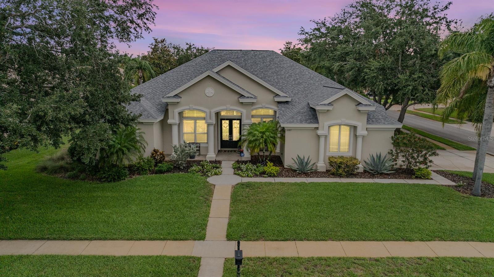Listing photo id 50 for 3727 Janus Way