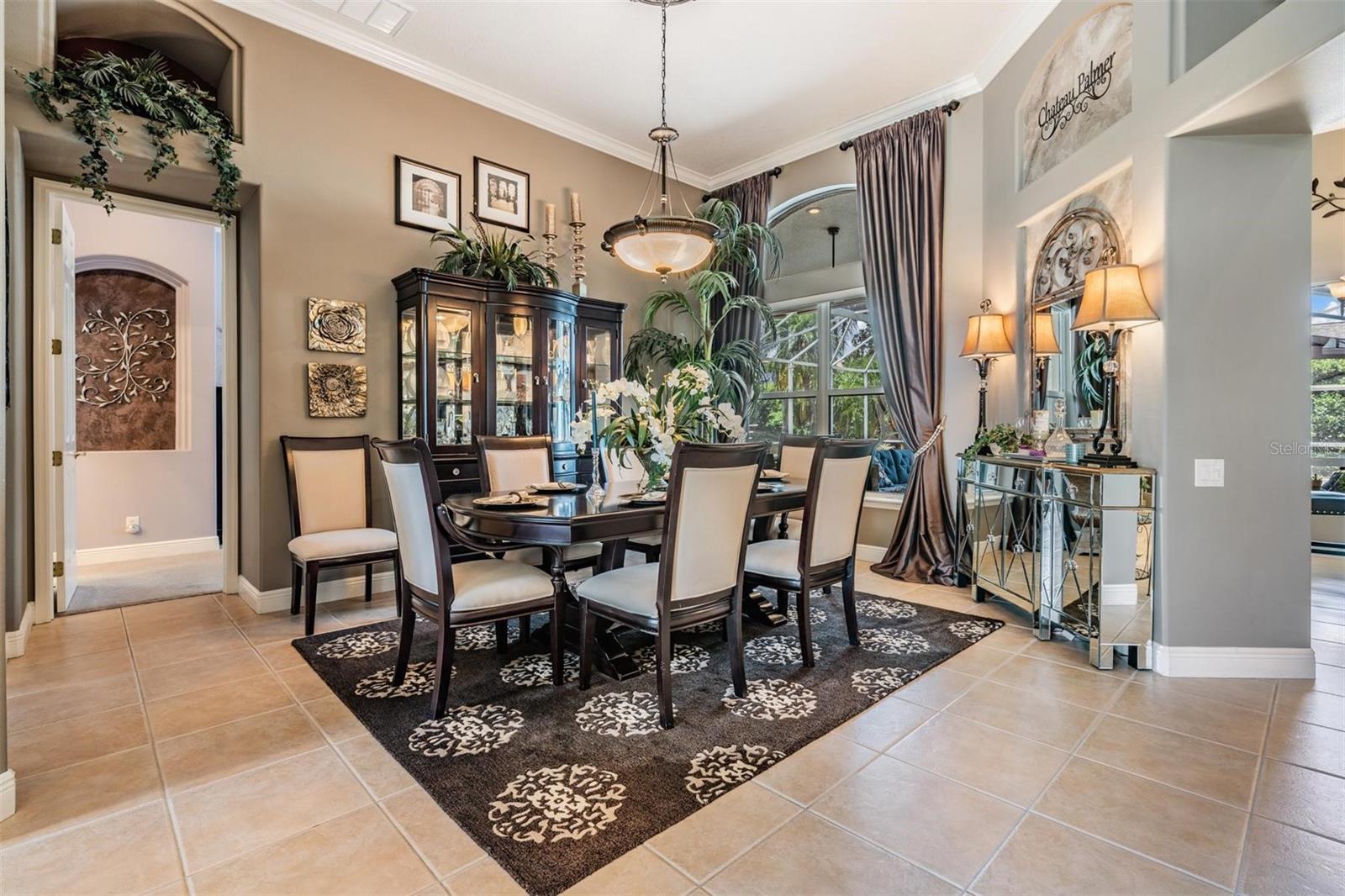 Listing photo id 5 for 3727 Janus Way