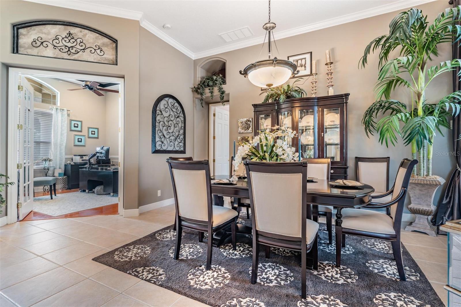 Listing photo id 6 for 3727 Janus Way