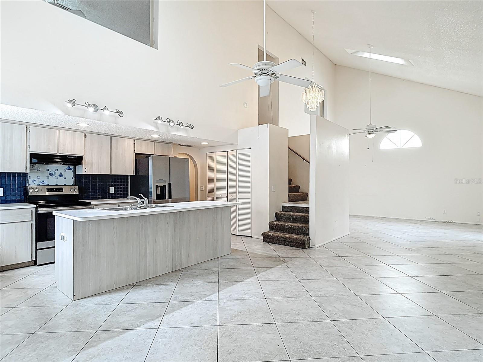 Image 17 of 46 For 13918 Raie Avenue