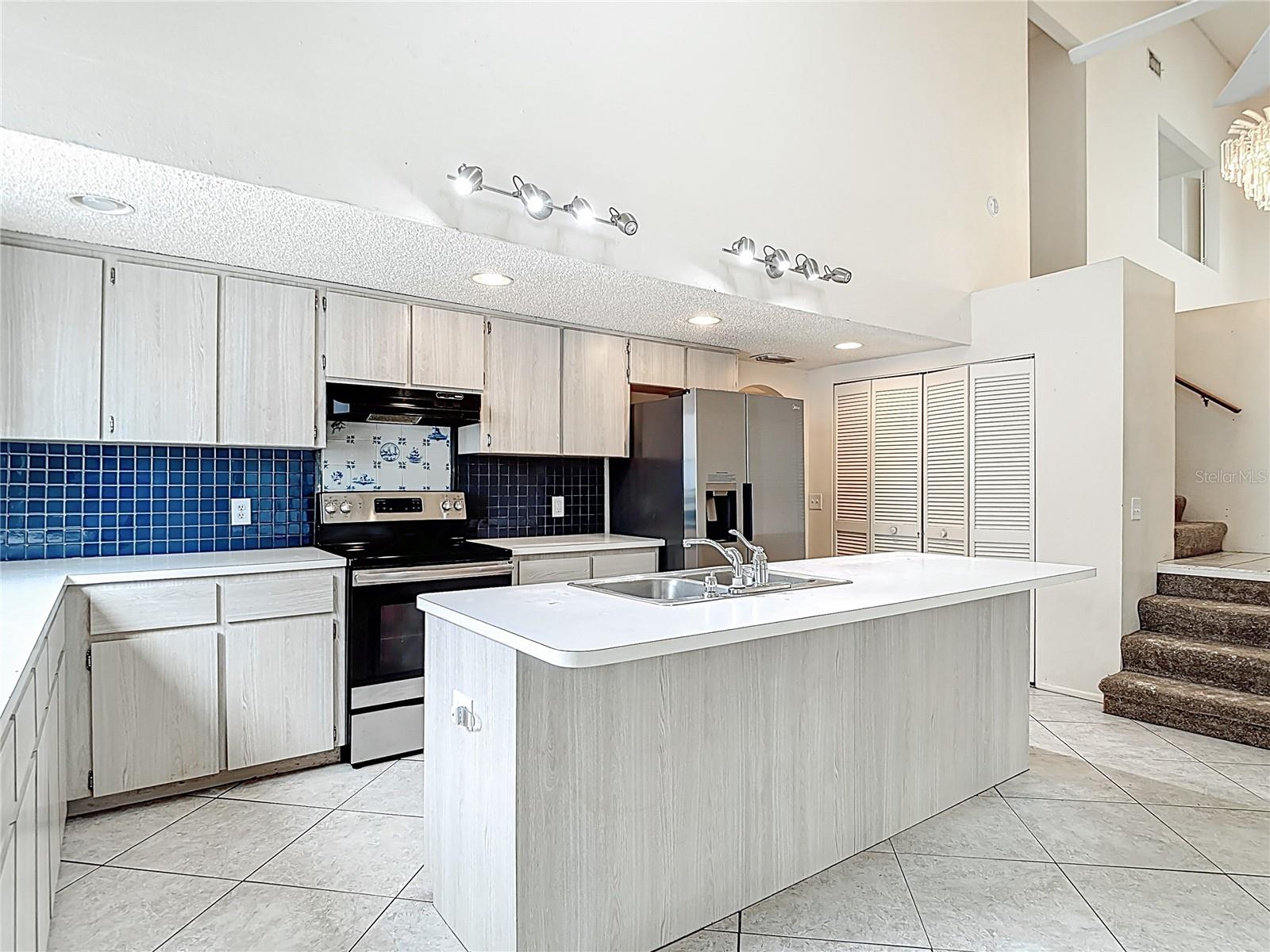 Image 18 of 46 For 13918 Raie Avenue