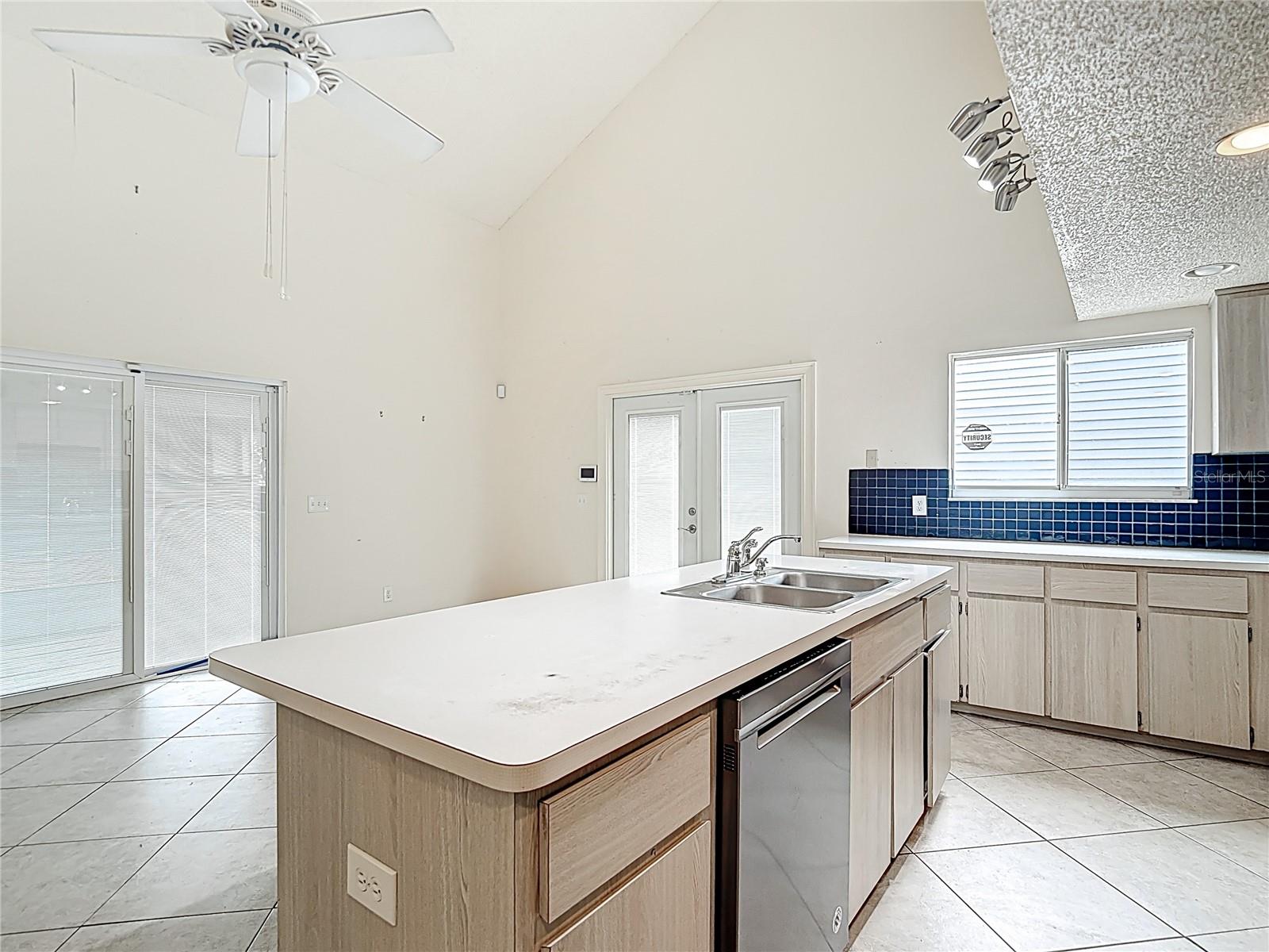 Image 21 of 46 For 13918 Raie Avenue